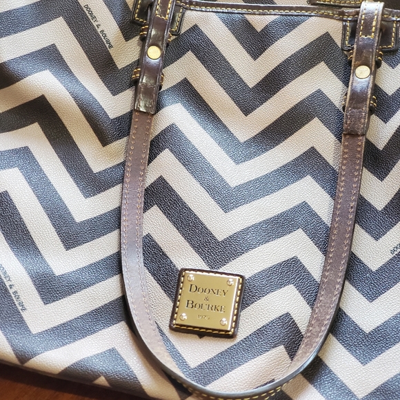 Large Chevron Dooney and Bourke - Picture 2 of 4